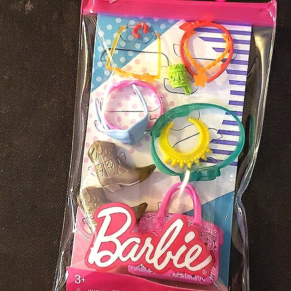 SOLD!!!! Barbie accessory pack - Picture 1 of 3